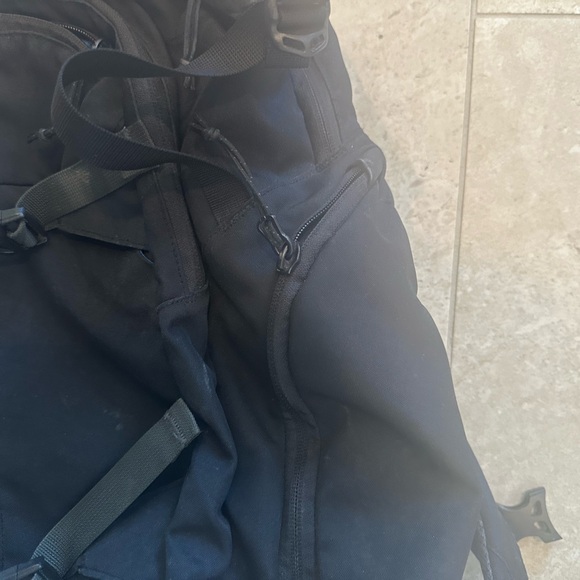 Patagonia Jalama 28L Men Black backpack travel pack daypack laptop padded straps - Picture 9 of 11